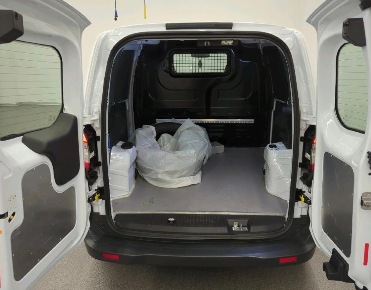 FORD Transit Courier Van 1.5 TDCi Trend ** Ab MFK und Service bei Ford ** Erstbesitz ** Klimaanlage **-image-6