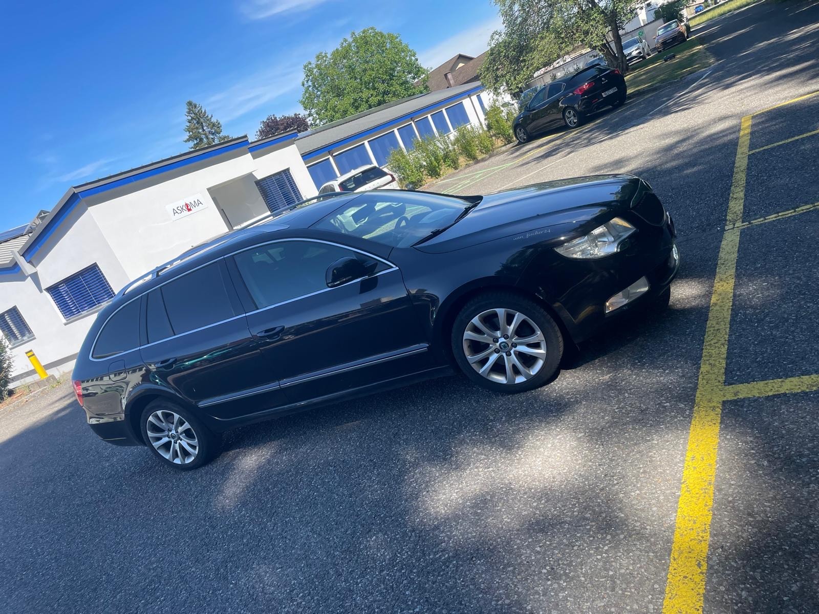 SKODA Superb Combi 2.0 TDi Ambition DSG-image-1