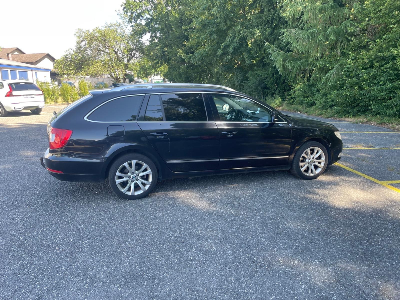SKODA Superb Combi 2.0 TDi Ambition DSG-image-2