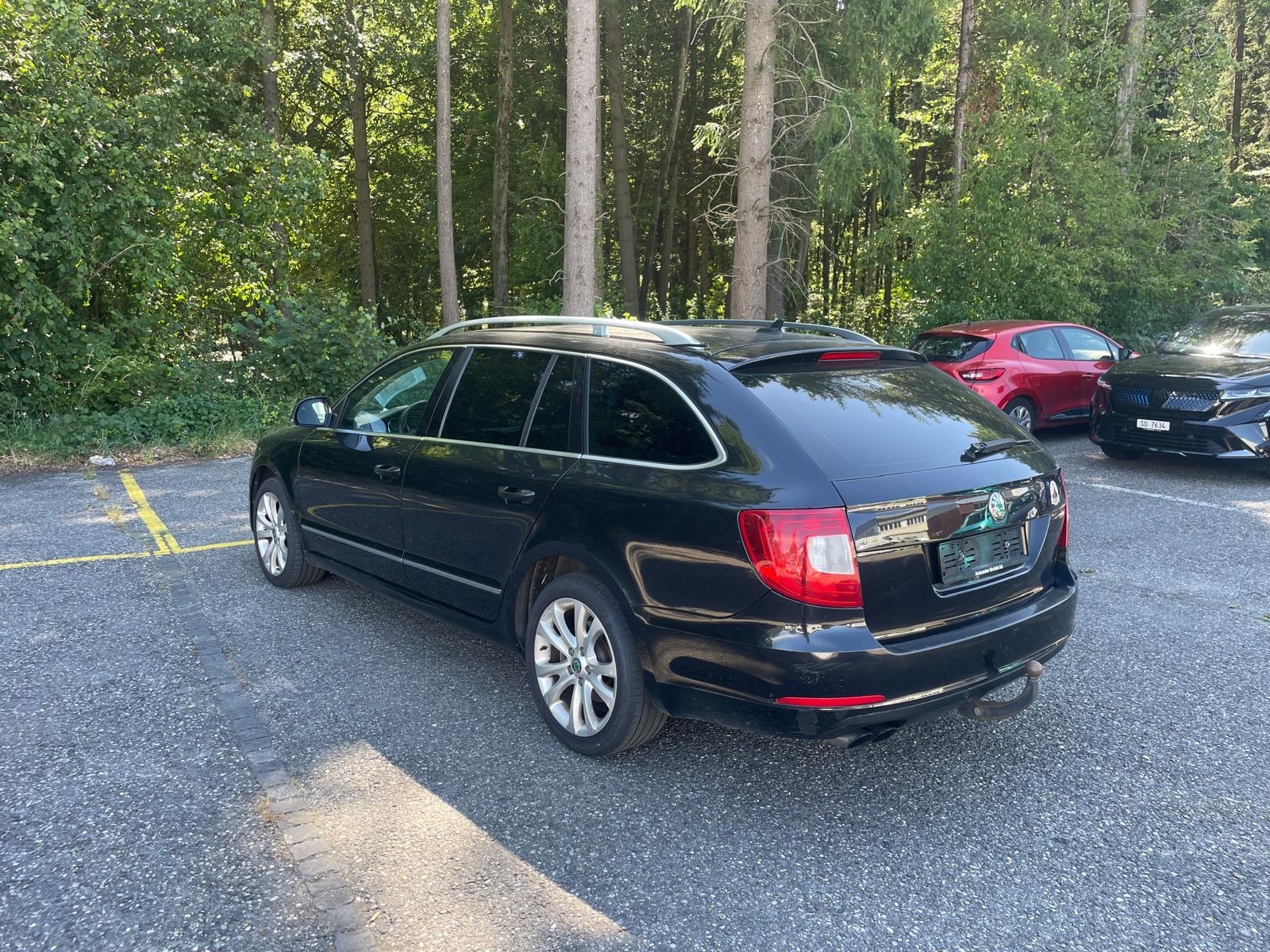 SKODA Superb Combi 2.0 TDi Ambition DSG-image-4
