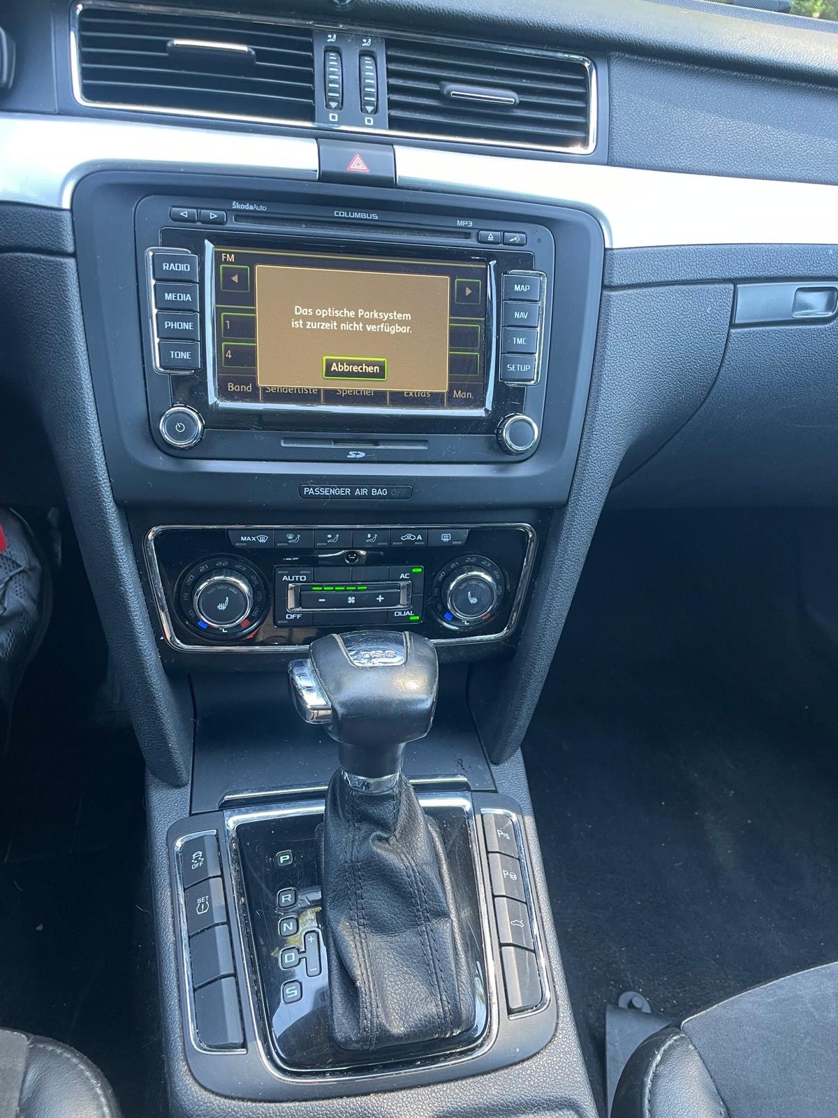 SKODA Superb Combi 2.0 TDi Ambition DSG-image-9