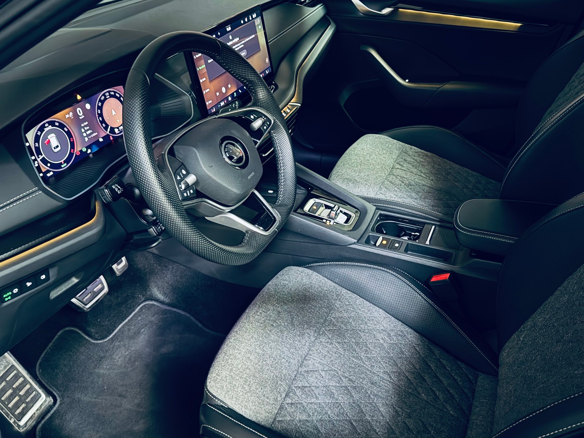 SKODA Octavia Combi 1.5 TSI mHEV DSG Sport Line-image-12