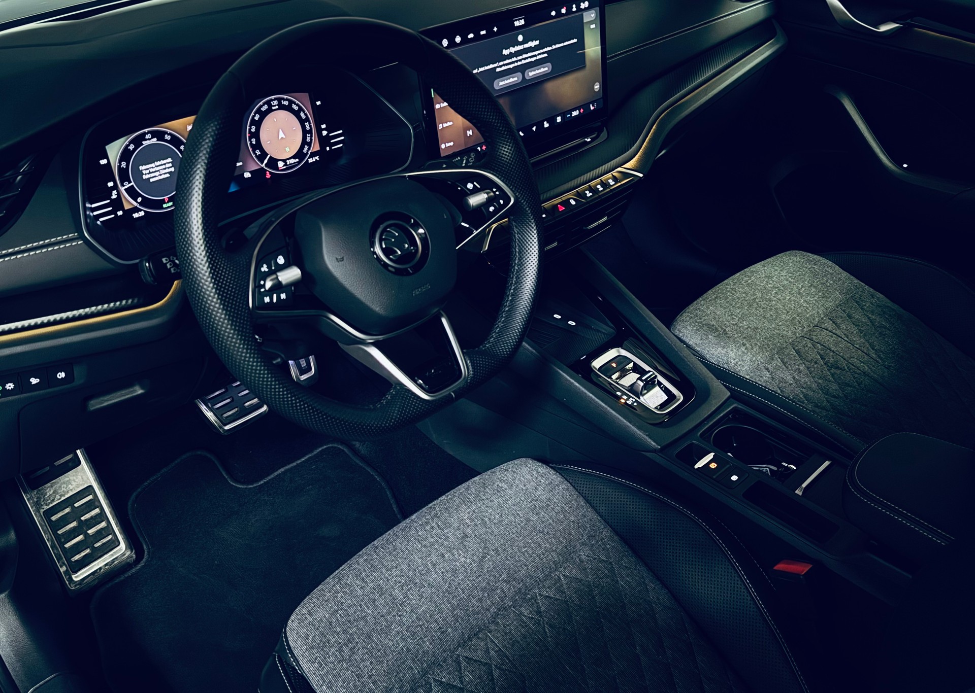 SKODA Octavia Combi 1.5 TSI mHEV DSG Sport Line-image-13