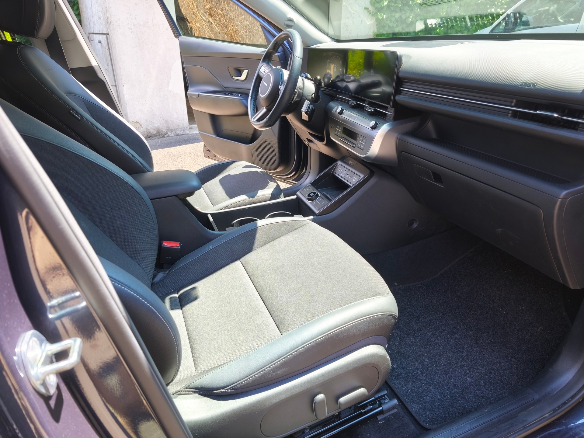 HYUNDAI KONA-image-1