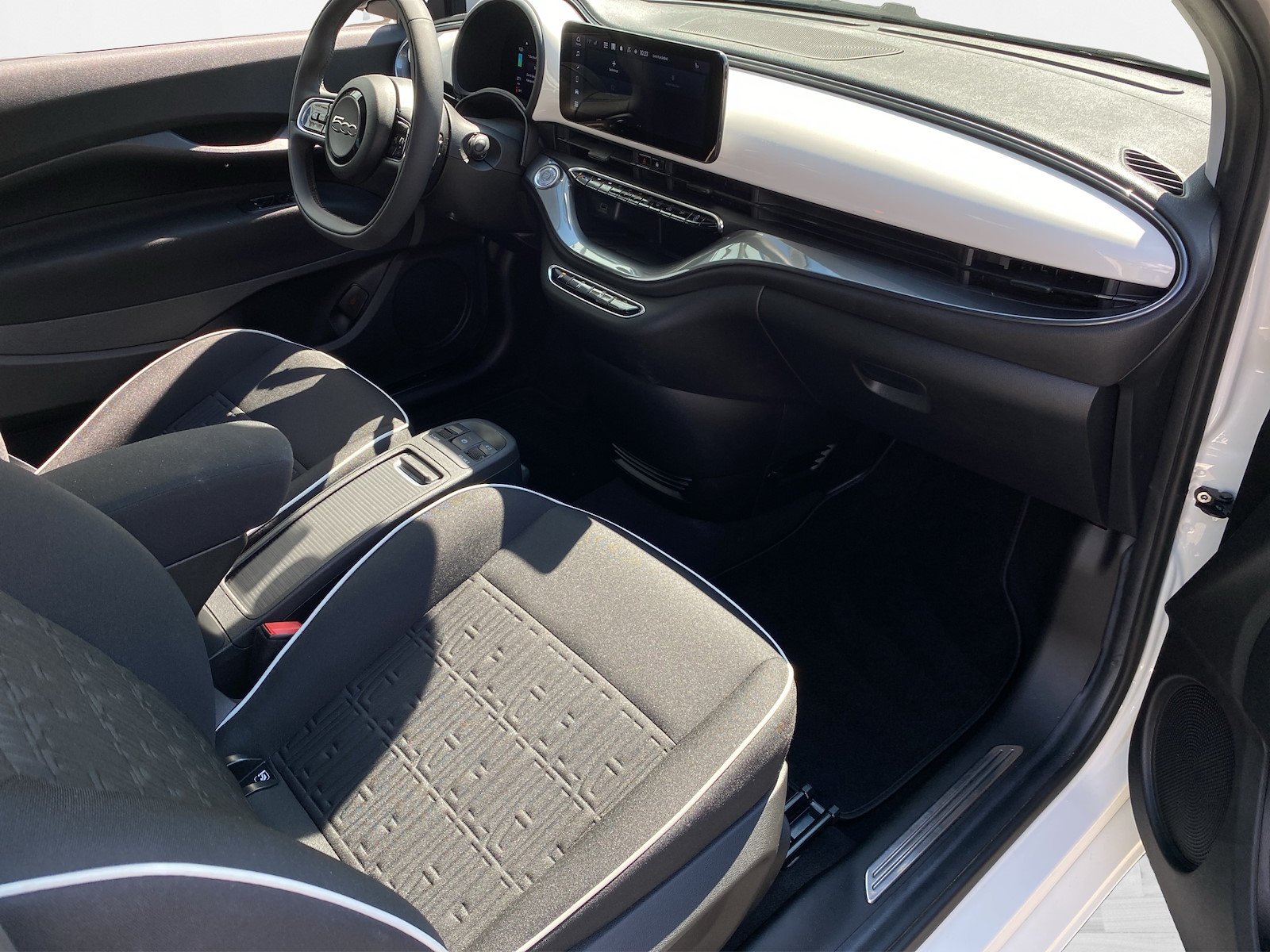 FIAT 500 Cabrio Swiss Edition-image-9