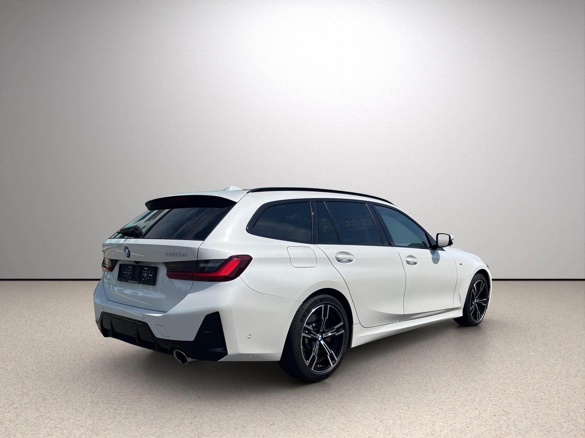 BMW 330d xDrive 48V Touring Steptronic M Sport-showroom-element-1