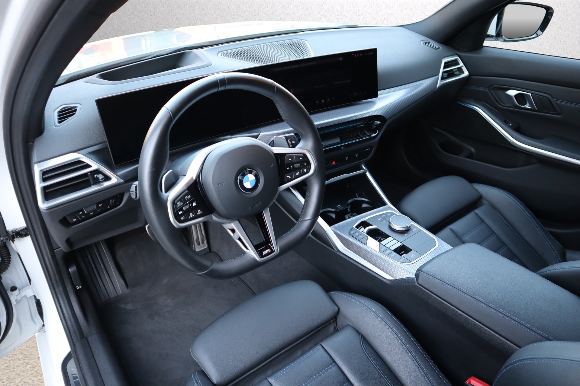 BMW 330d xDrive 48V Touring Steptronic M Sport-image-2