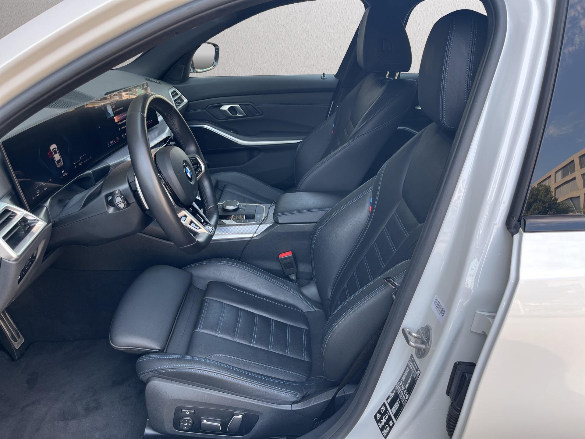 BMW 330d xDrive 48V Touring Steptronic M Sport-showroom-element-3
