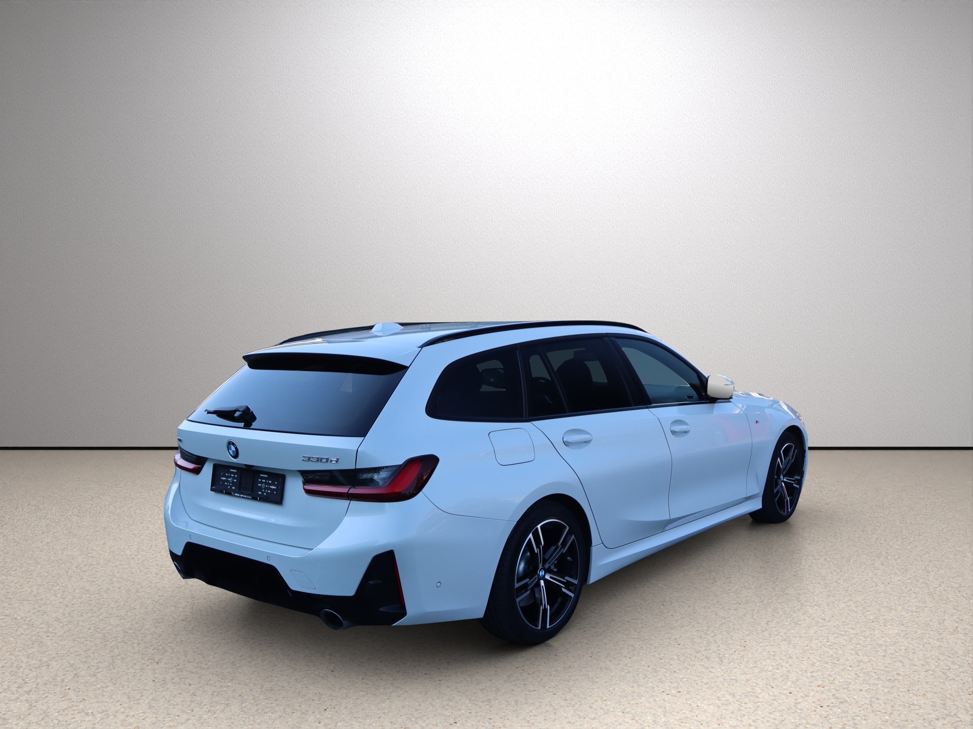 BMW 330d xDrive 48V Touring Steptronic M Sport-image-1