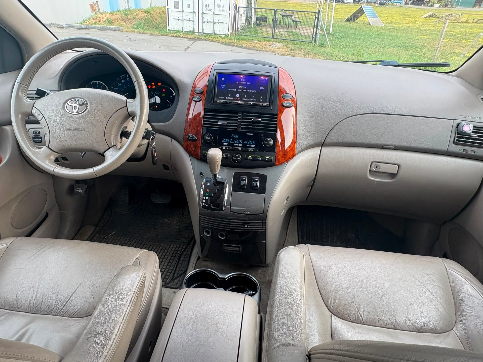 TOYOTA XLEFWD-image-3