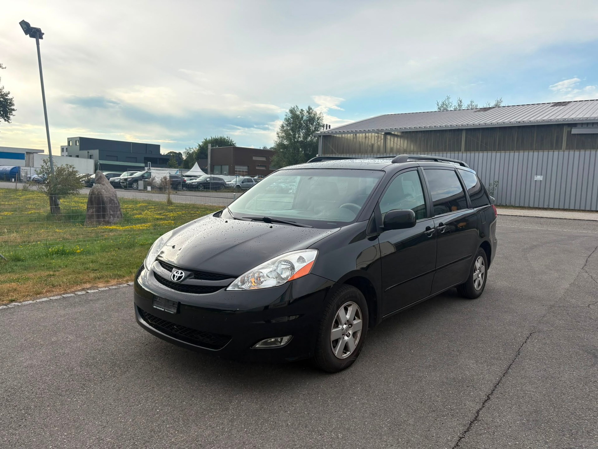 TOYOTA XLEFWD-image-0