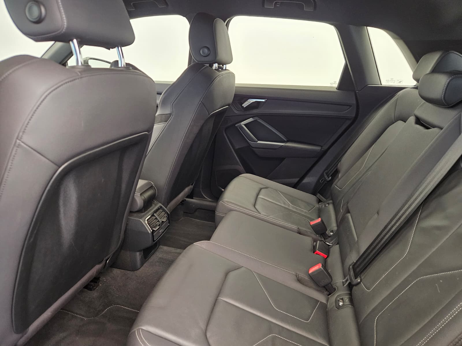 AUDI Q3 35 TDI advanced quattro-image-12
