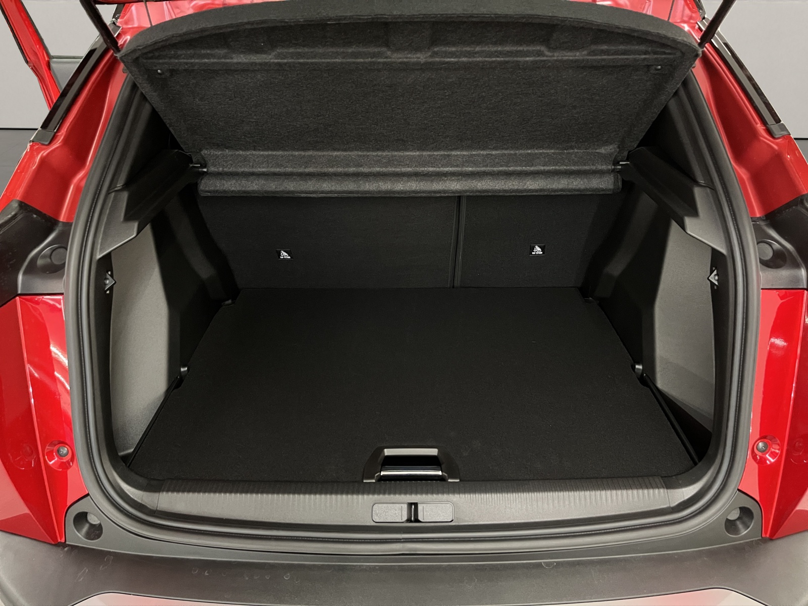 PEUGEOT 2008 1.2 Hybrid 145 GT-image-14