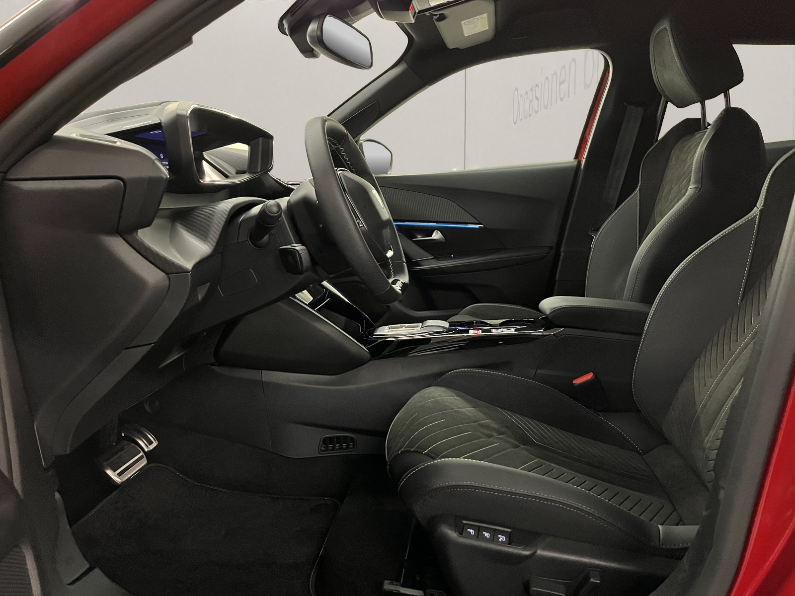 PEUGEOT 2008 1.2 Hybrid 145 GT-image-6