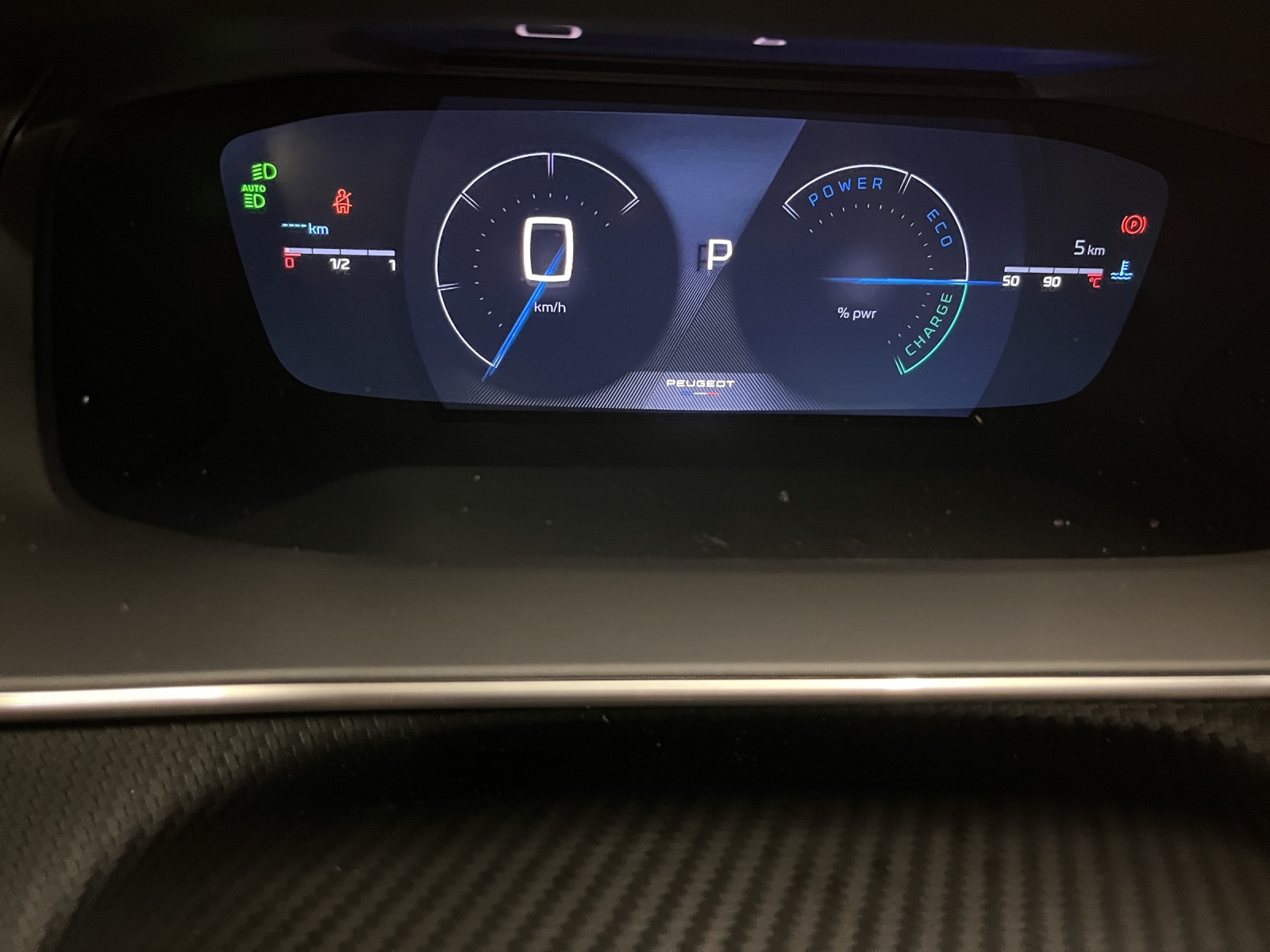PEUGEOT 2008 1.2 Hybrid 145 GT-image-9