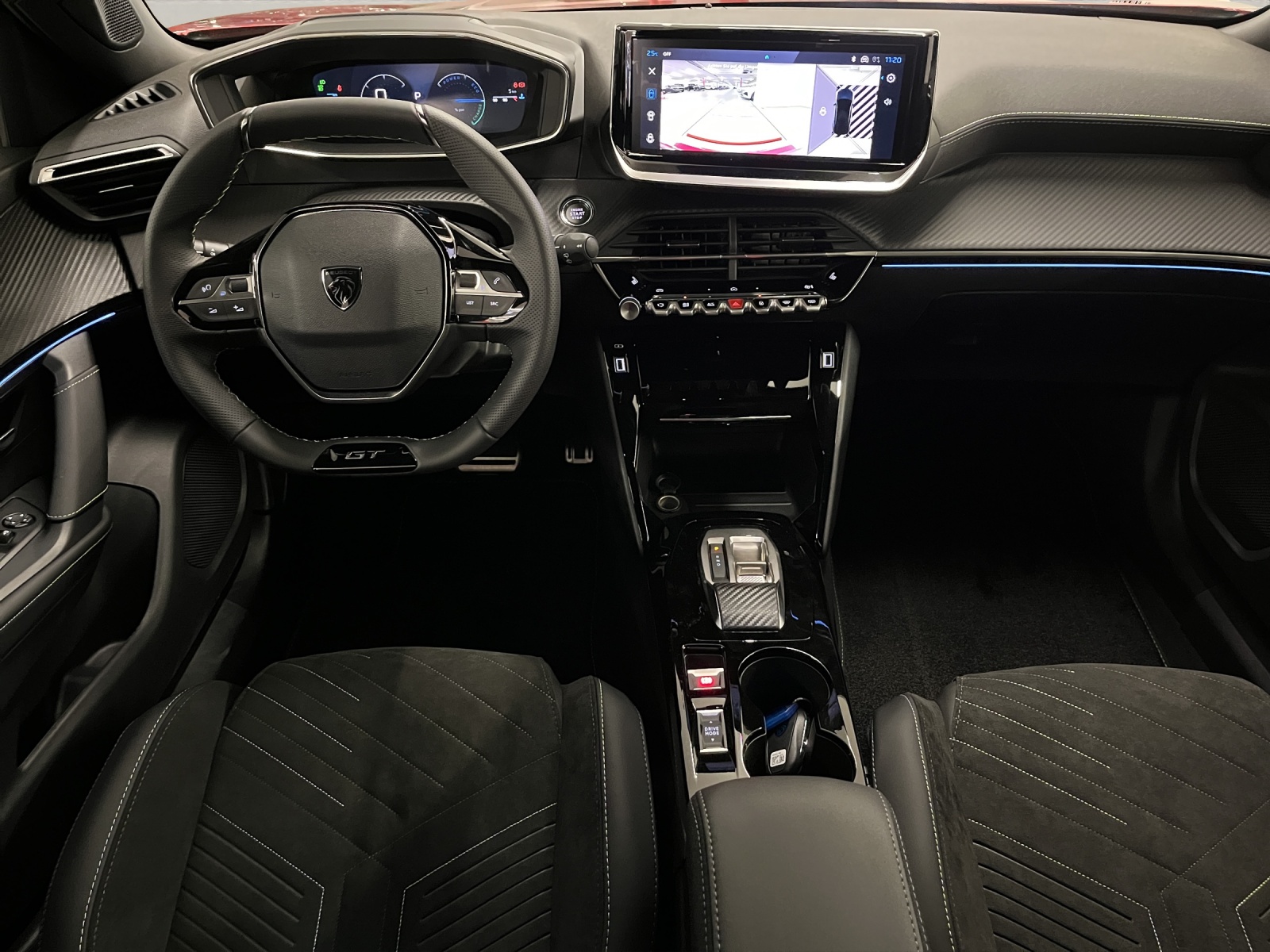 PEUGEOT 2008 1.2 Hybrid 145 GT-image-7