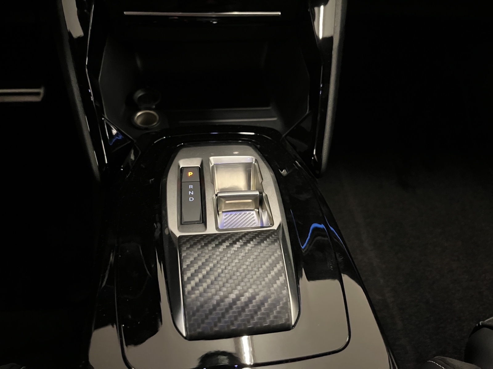 PEUGEOT 2008 1.2 Hybrid 145 GT-image-11