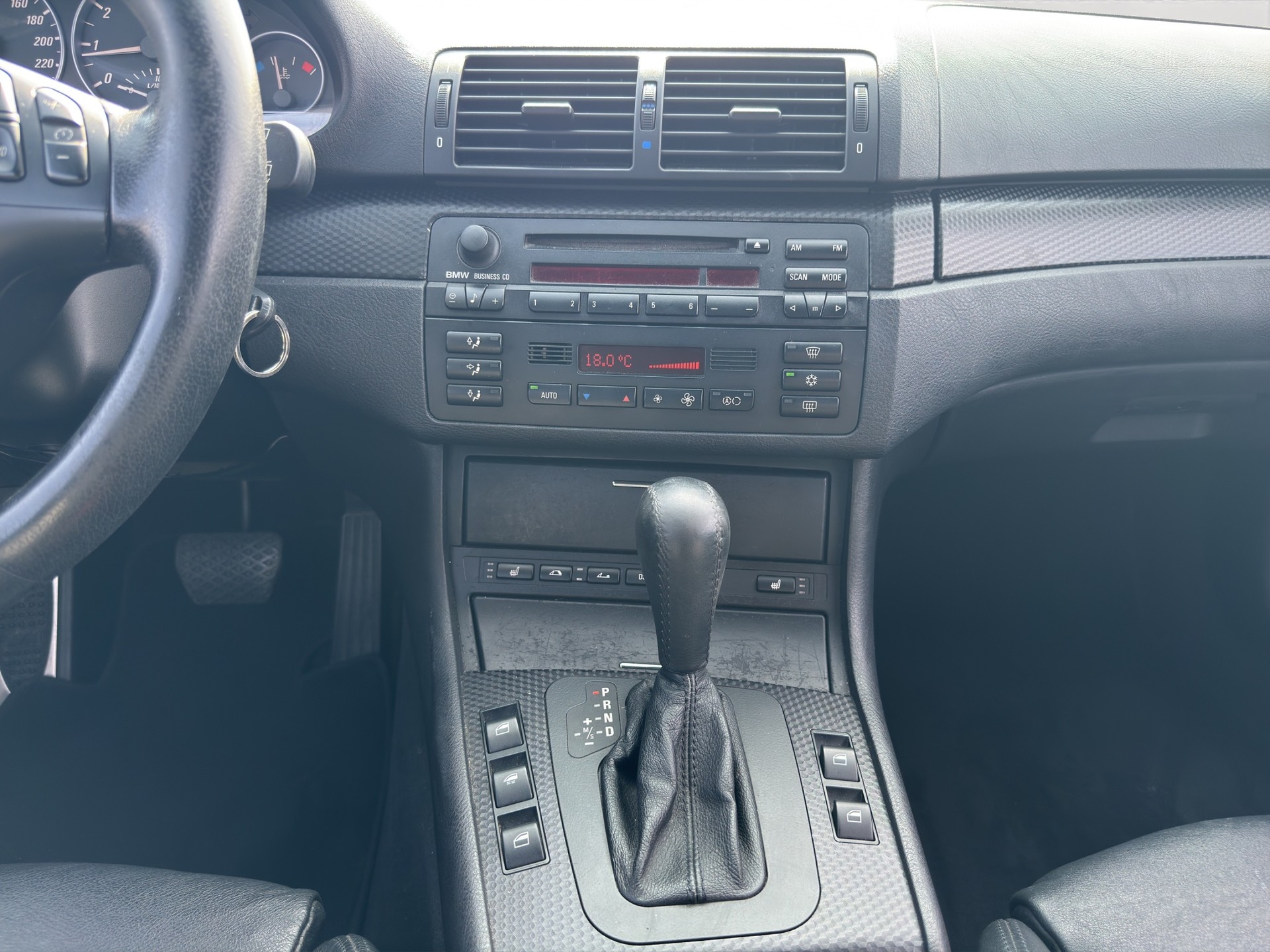 BMW 330Ci Cabriolet-image-13
