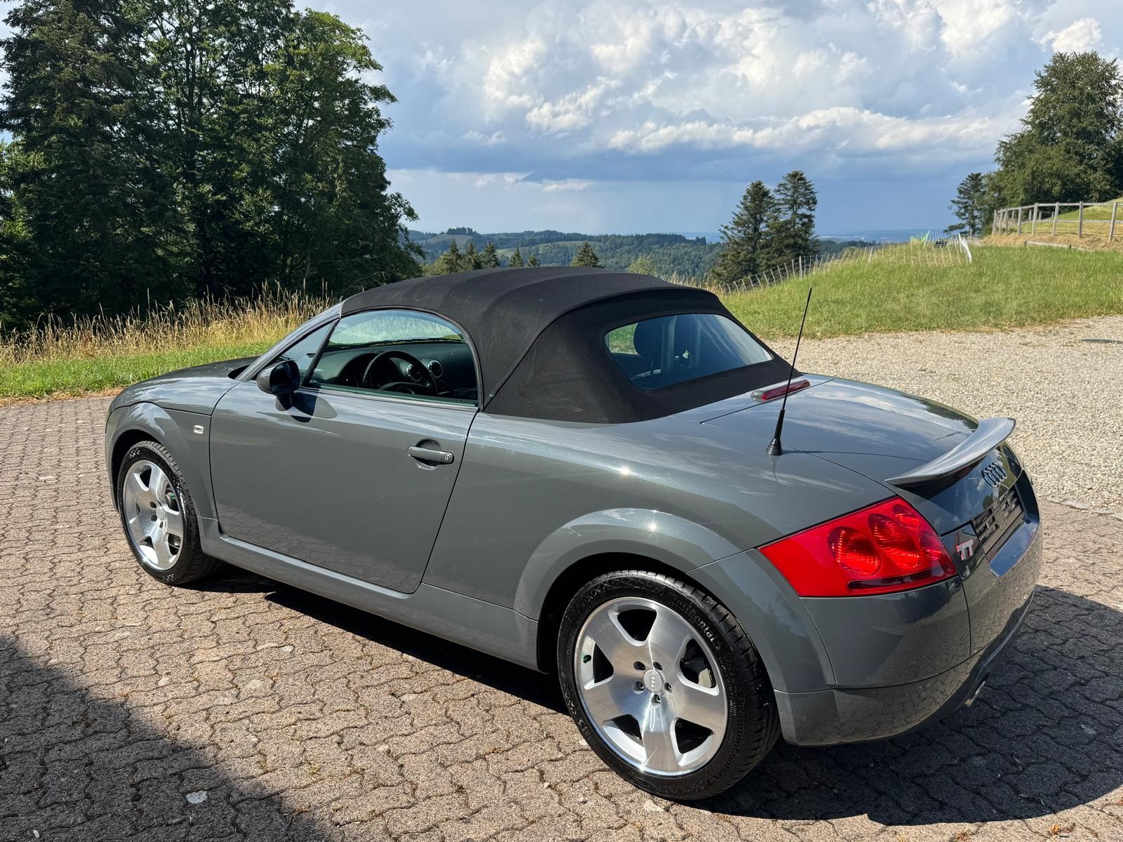 AUDI TT Roadster 1.8 T quattro-image-3