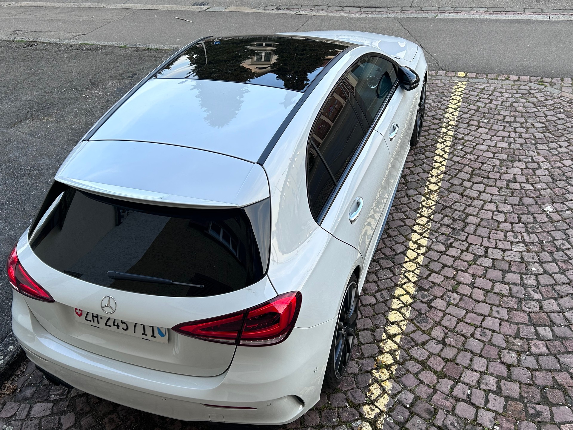 MERCEDES-BENZ A 35 AMG 4matic-image-2