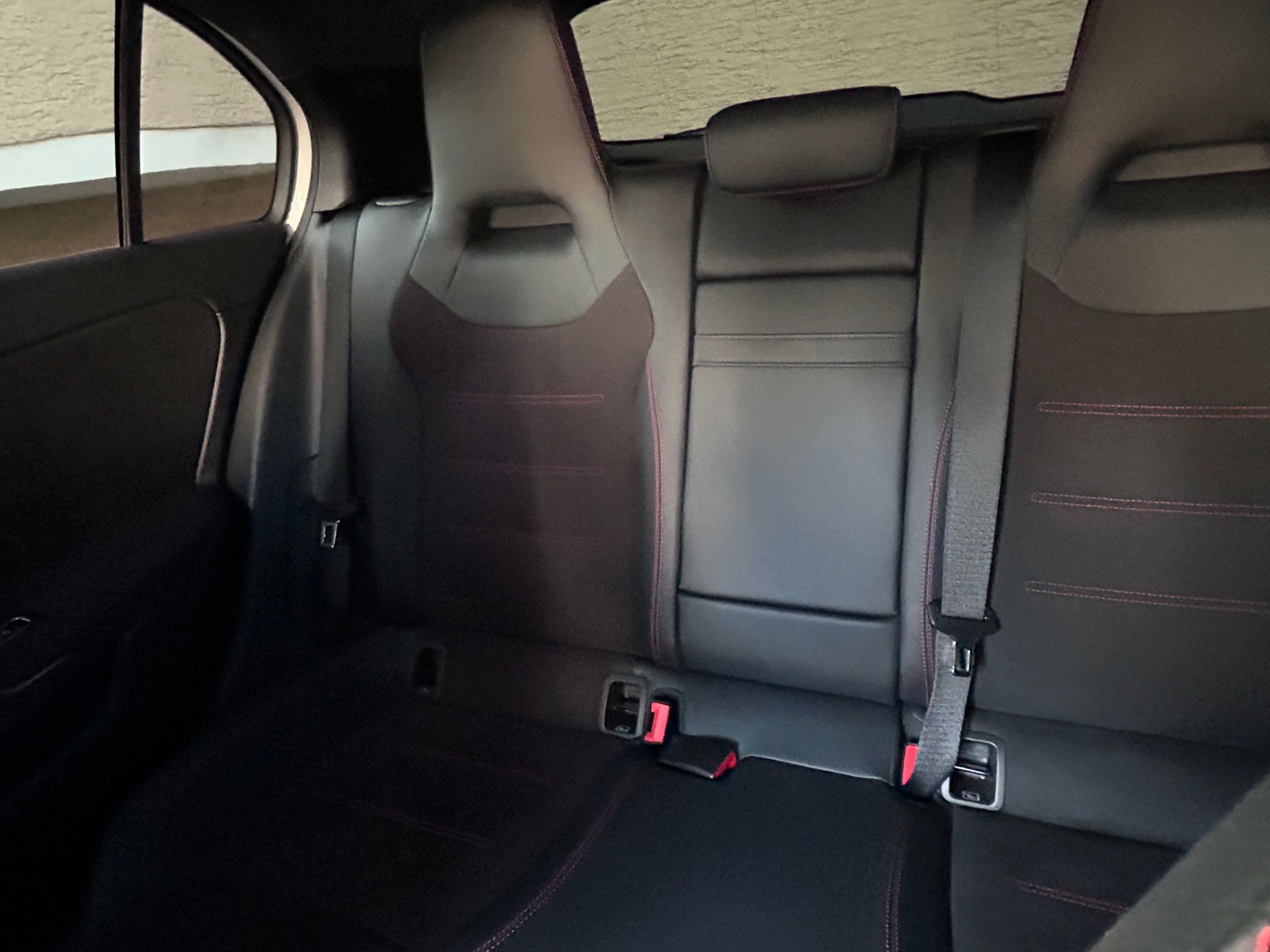 MERCEDES-BENZ A 35 AMG 4matic-image-3