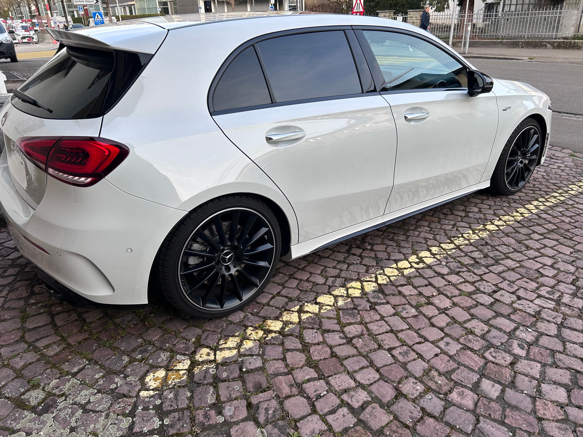 MERCEDES-BENZ A 35 AMG 4matic-image-1