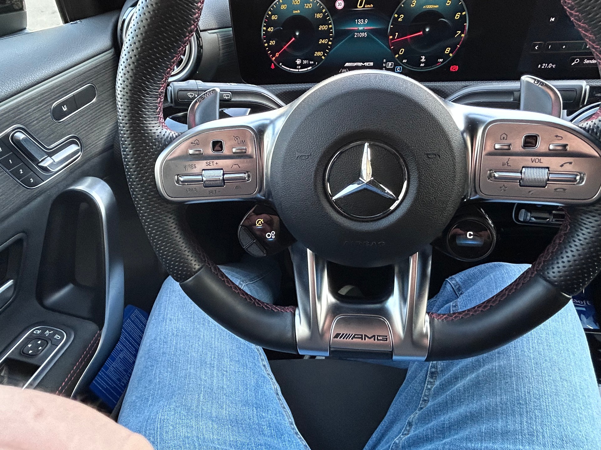 MERCEDES-BENZ A 35 AMG 4matic-image-0