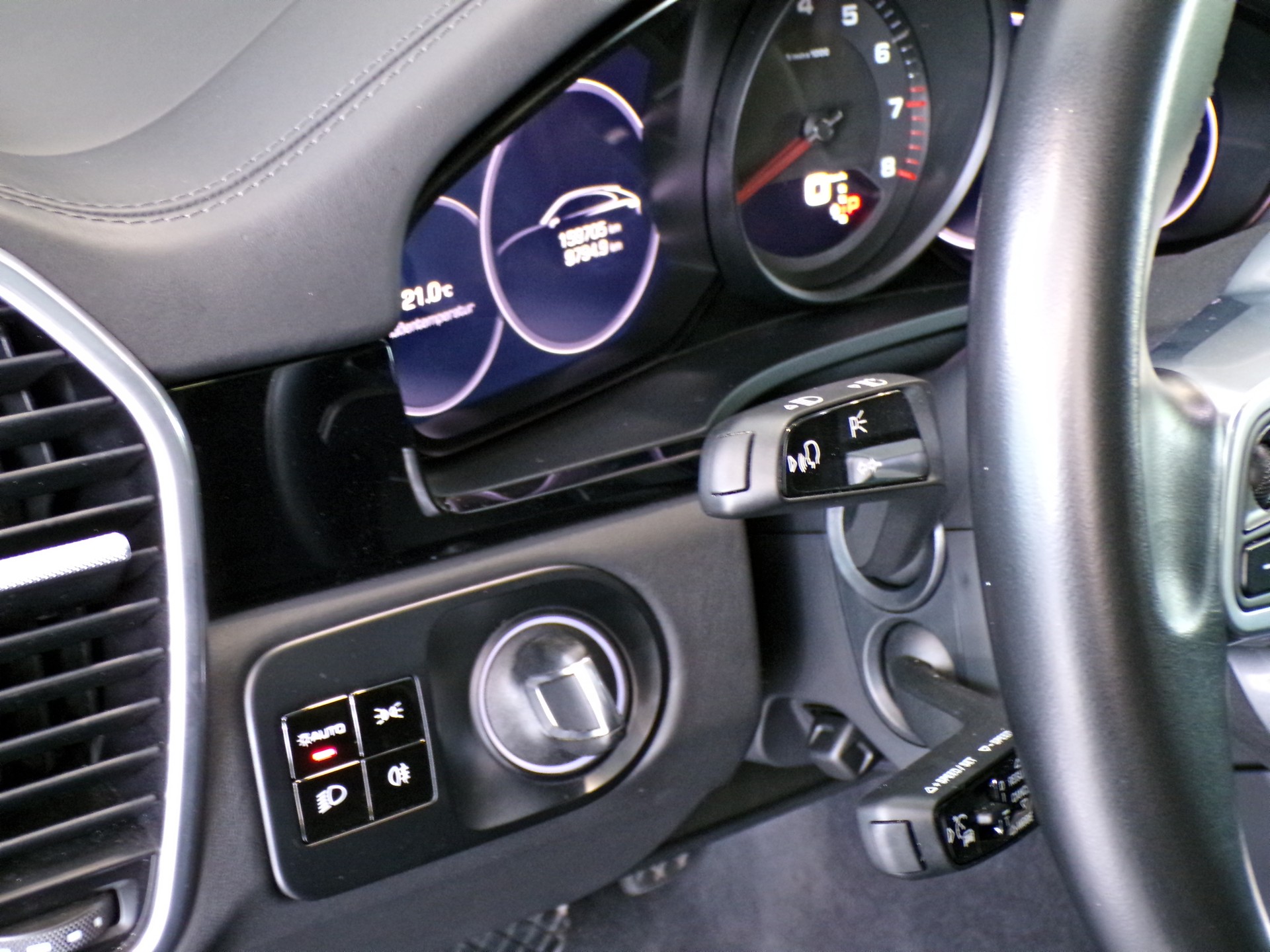PORSCHE Cayenne Coupé-image-17