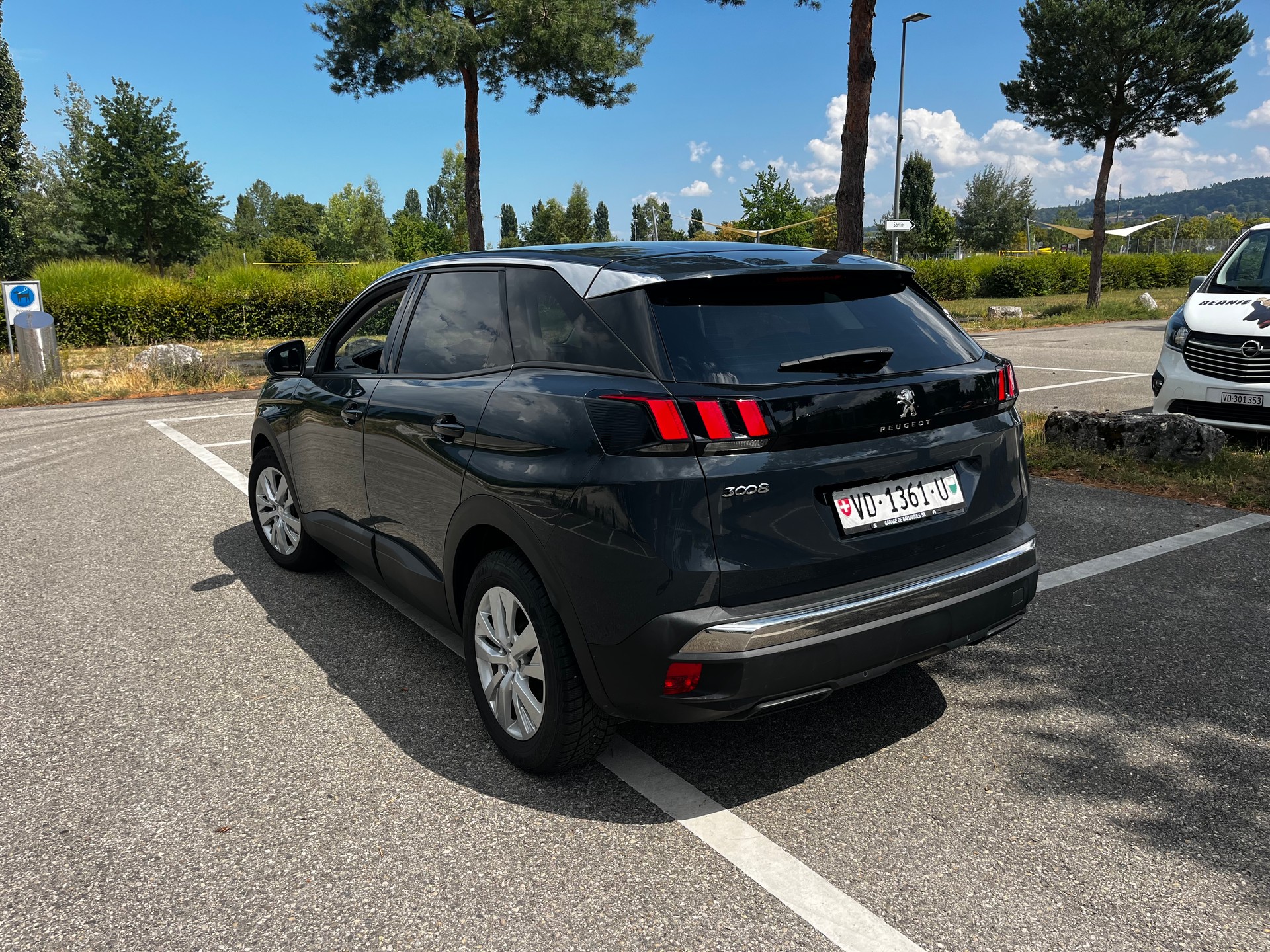 PEUGEOT 3008 1.2 PureTech GT Line EAT-image-1