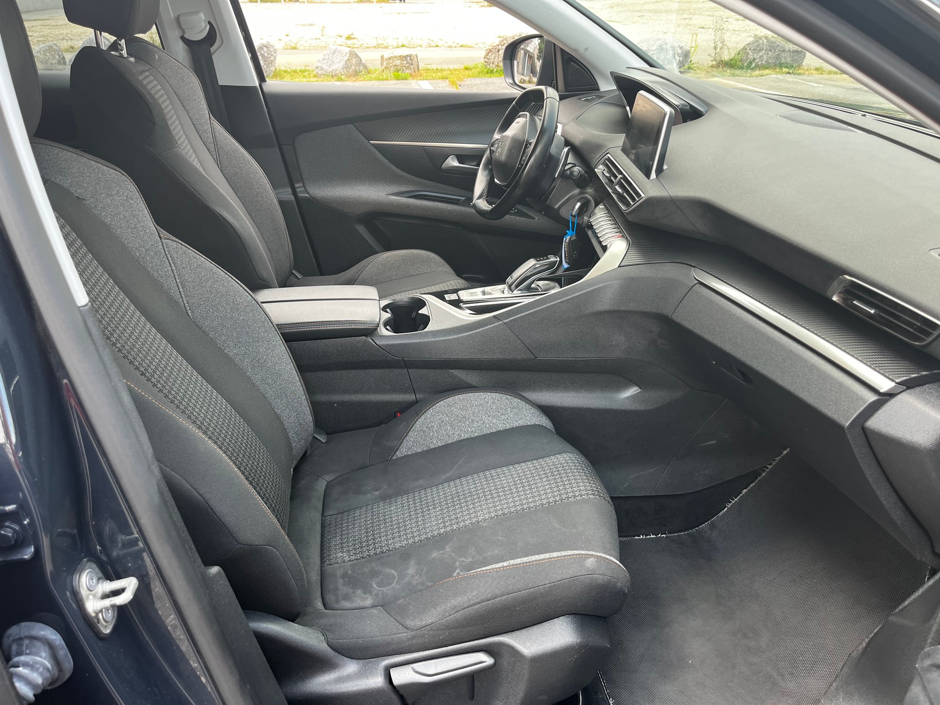 PEUGEOT 3008 1.2 PureTech GT Line EAT-image-11