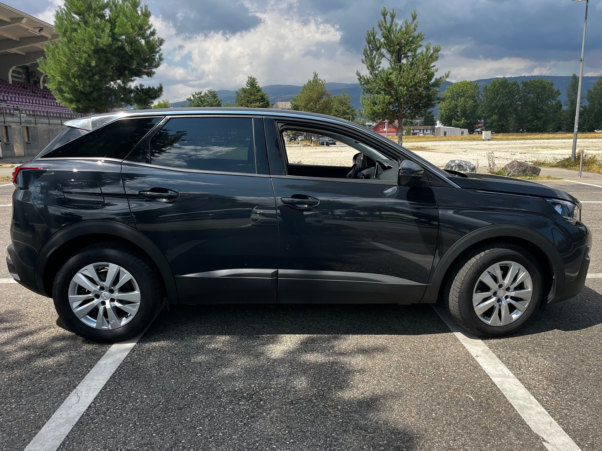PEUGEOT 3008 1.2 PureTech GT Line EAT-image-6