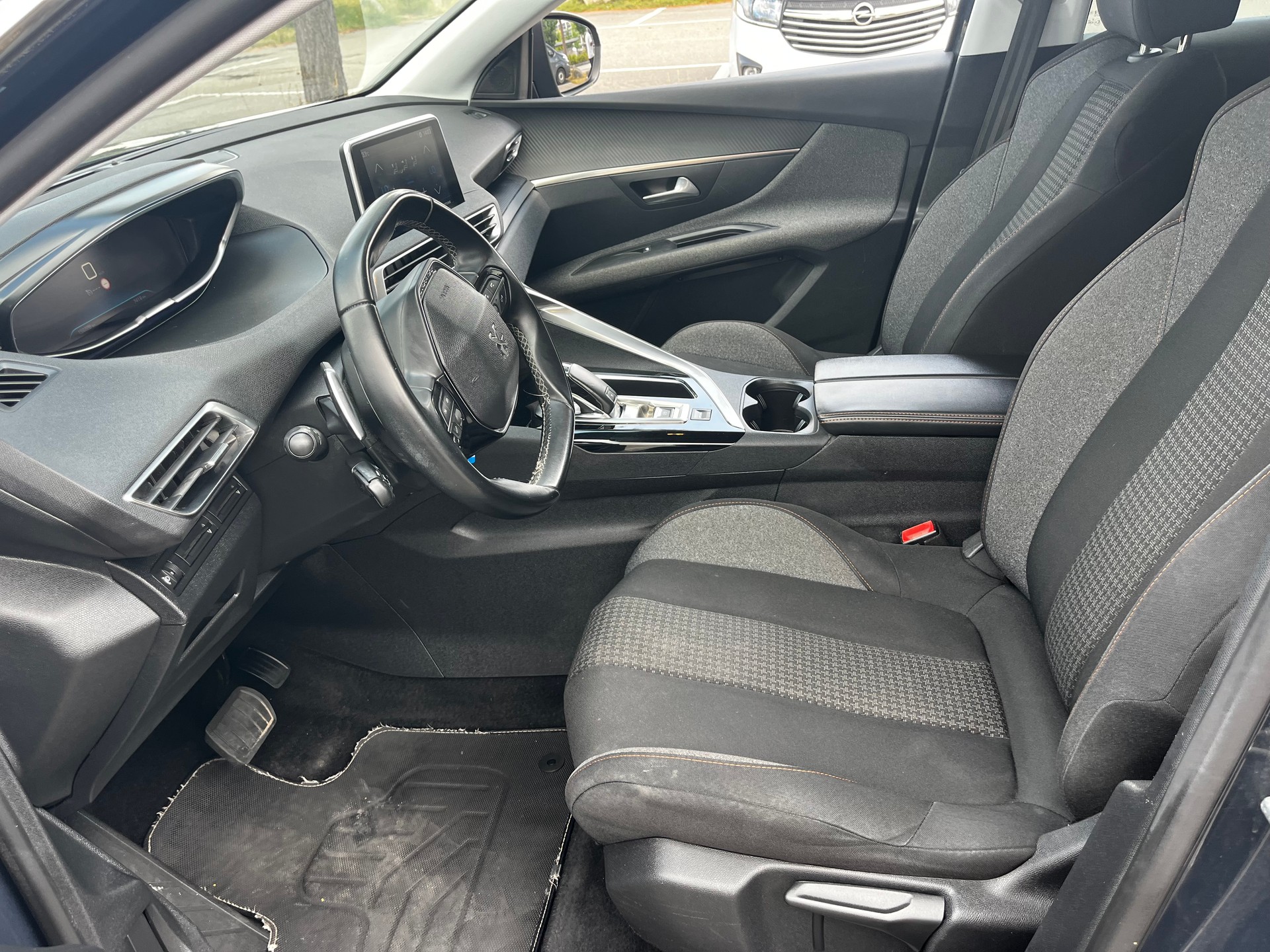 PEUGEOT 3008 1.2 PureTech GT Line EAT-image-13