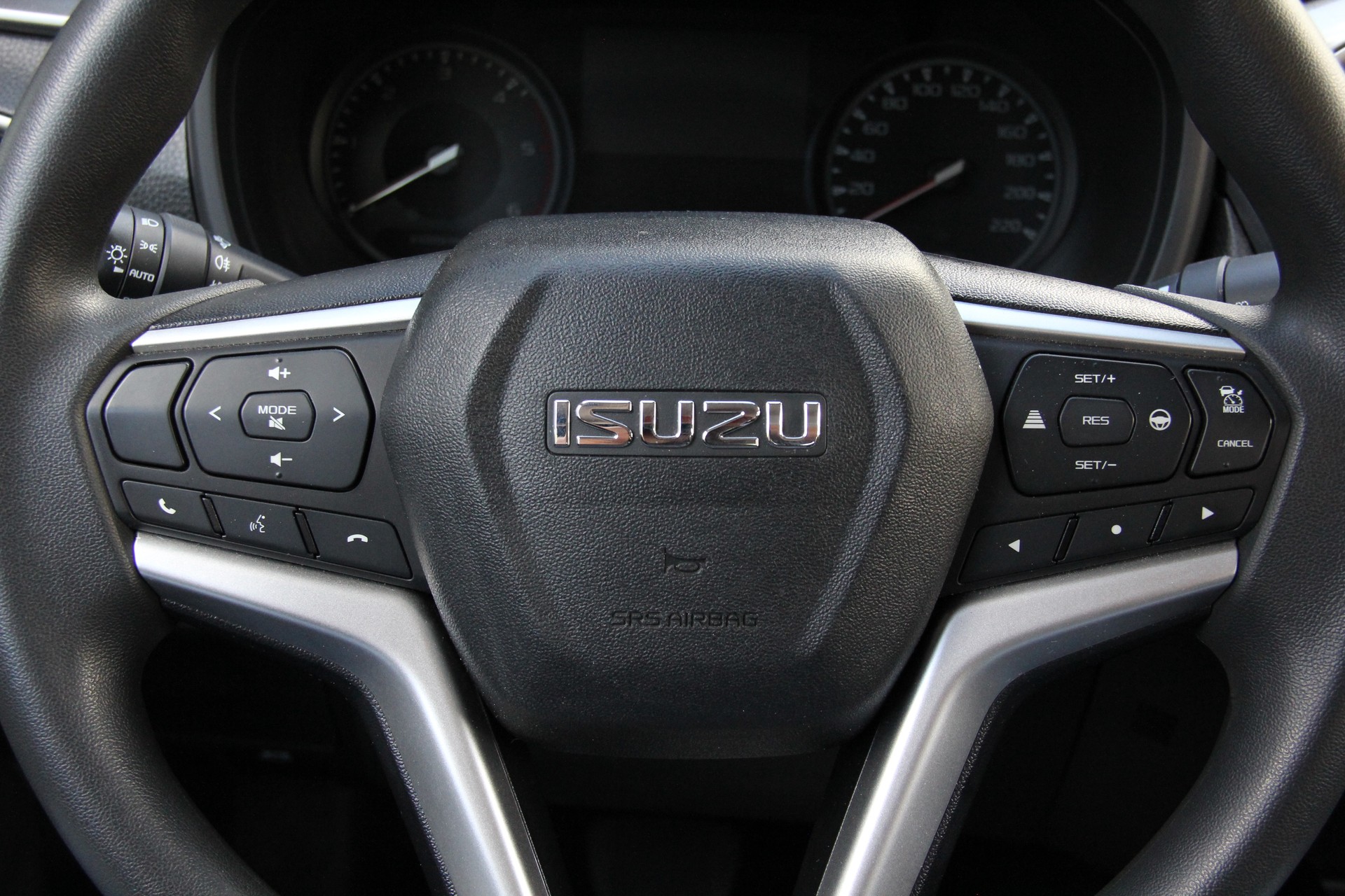ISUZU D-MAX 1.9 SpaceCab N60B 4x4 **KIPPER-3-SEITEN** ANHÄNGERKUP.-3500Kg **5-JAHRE-WERKSGARANTIE** **AUTOMAT** *EDELSTAHL-BODEN*-image-8