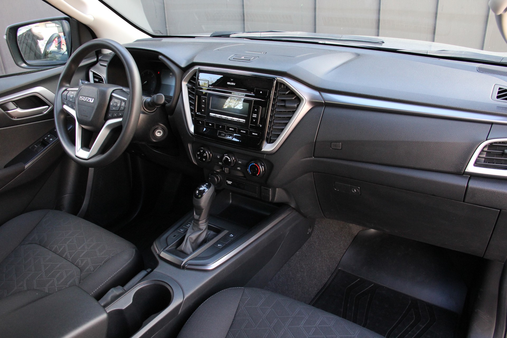 ISUZU D-MAX 1.9 SpaceCab N60B 4x4 **KIPPER-3-SEITEN** ANHÄNGERKUP.-3500Kg **5-JAHRE-WERKSGARANTIE** **AUTOMAT** *EDELSTAHL-BODEN*-image-6