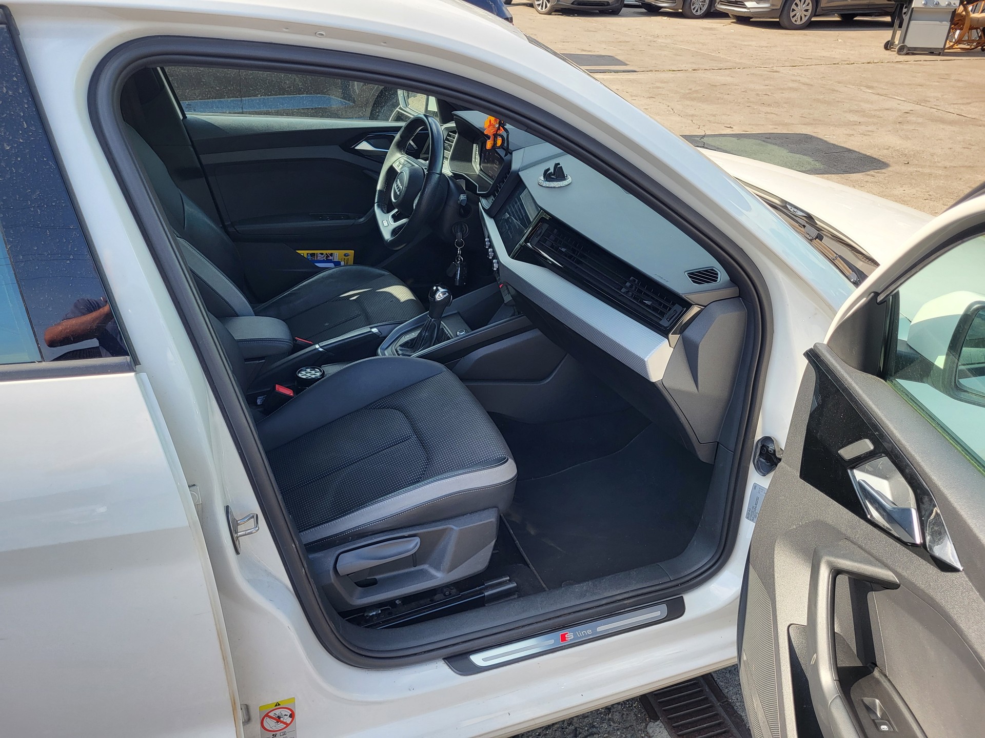 AUDI A1 Sportback 30 TFSI S Line S-tronic-image-5