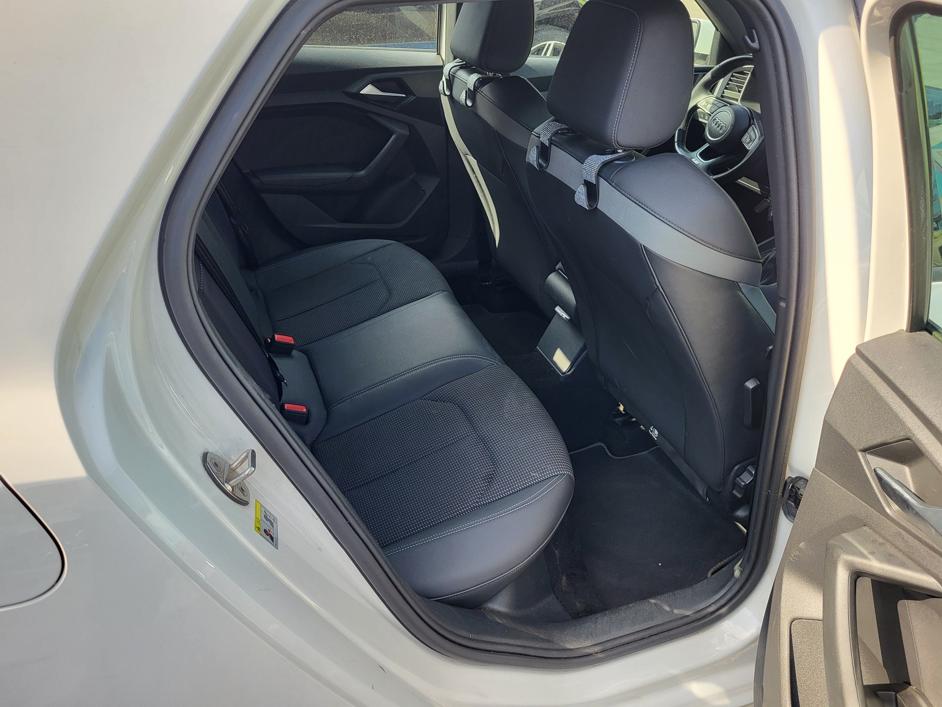 AUDI A1 Sportback 30 TFSI S Line S-tronic-image-4