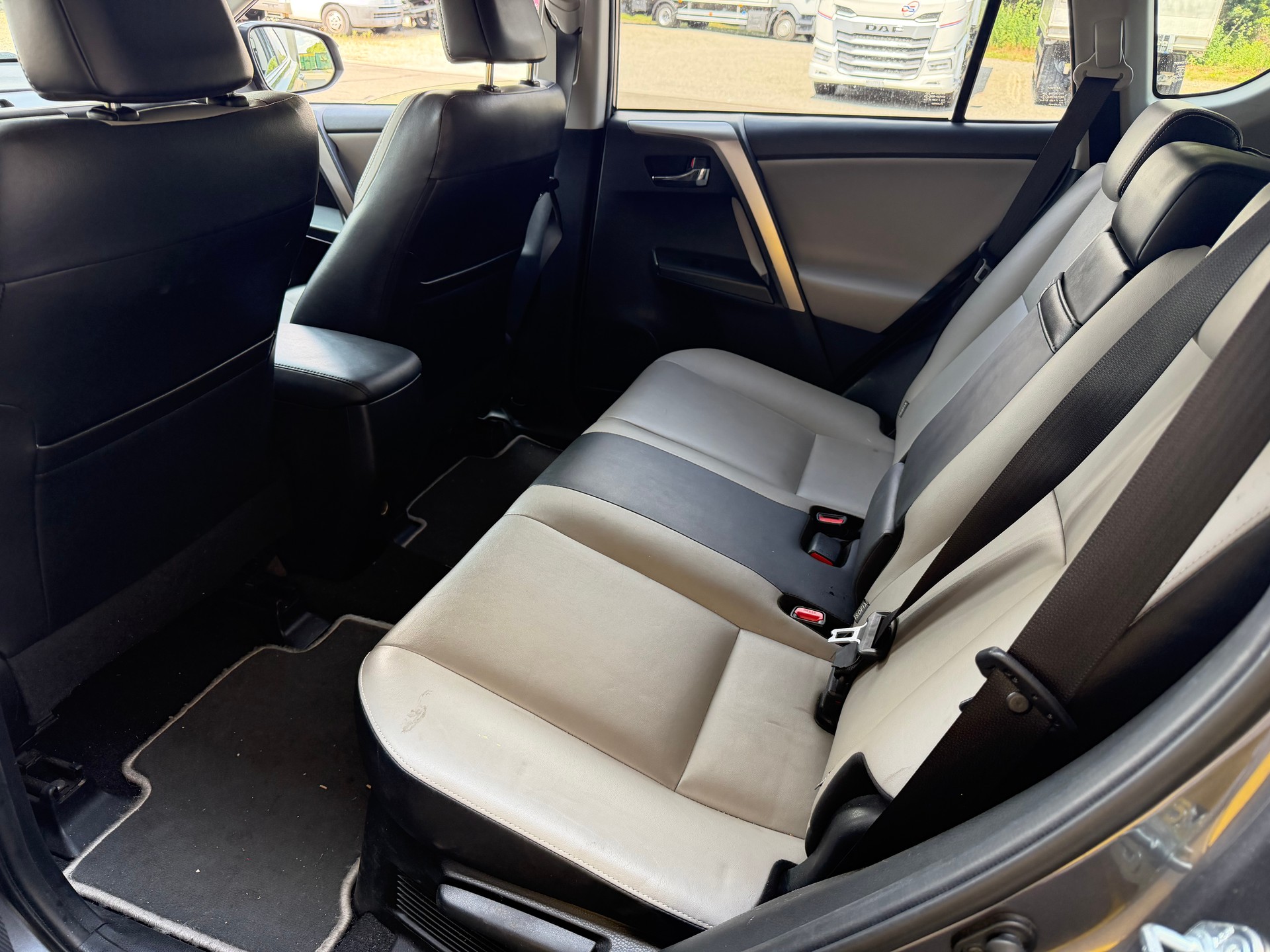 TOYOTA RAV-4 2.5 HSD Sol Premium e-CVT-image-13