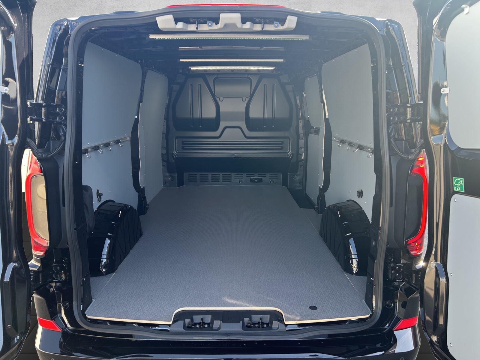 VW Transporter 2.0 TDI 4Motion Lang Automat-image-9