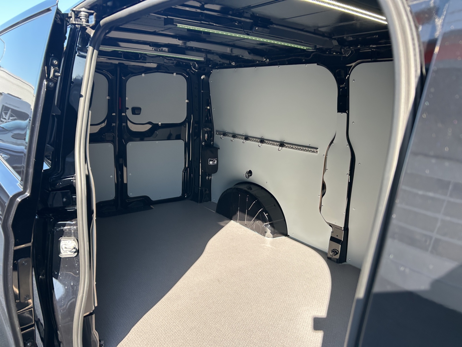VW Transporter 2.0 TDI 4Motion Lang Automat-image-10