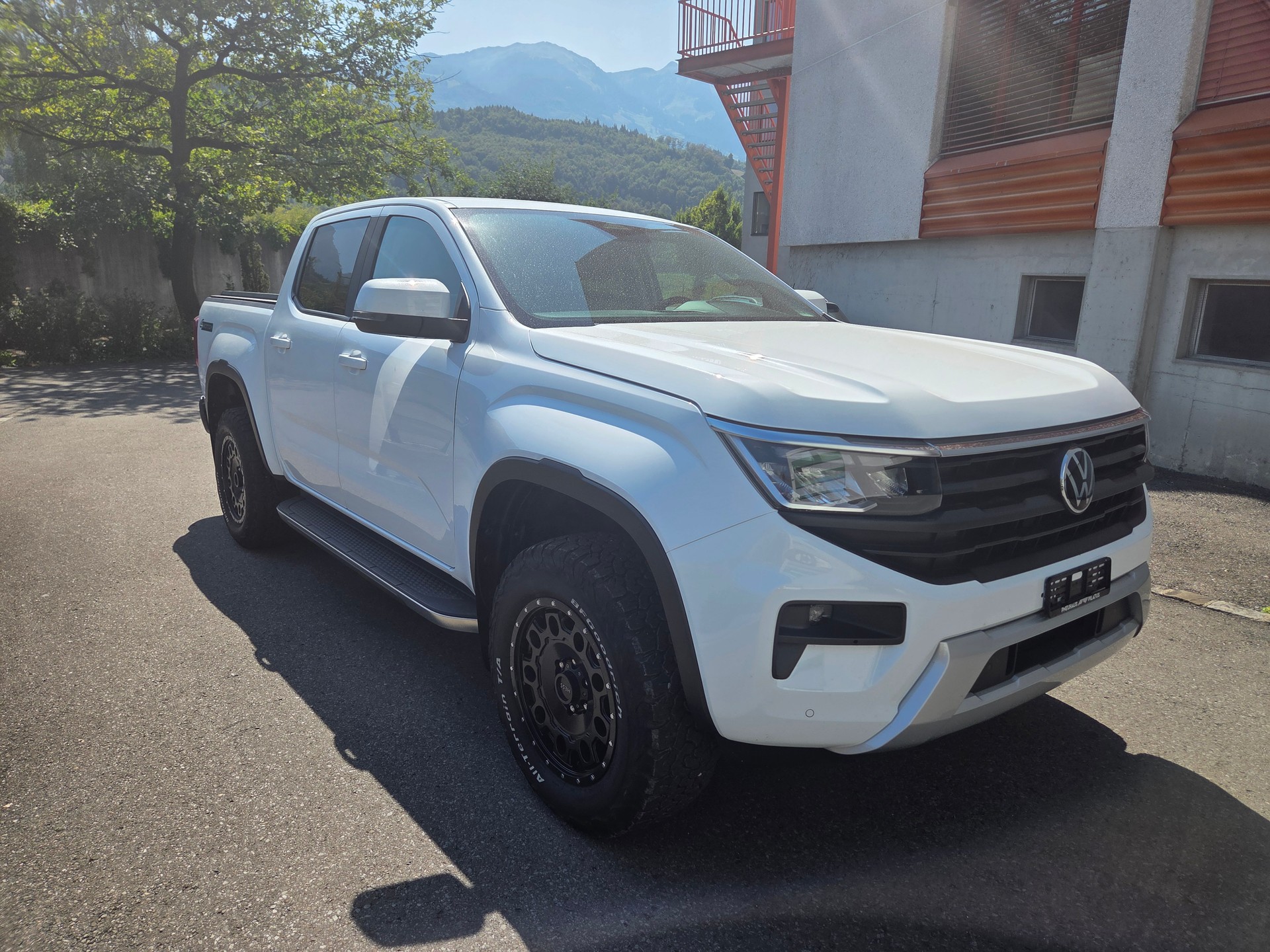 VW AMAROK-image-1