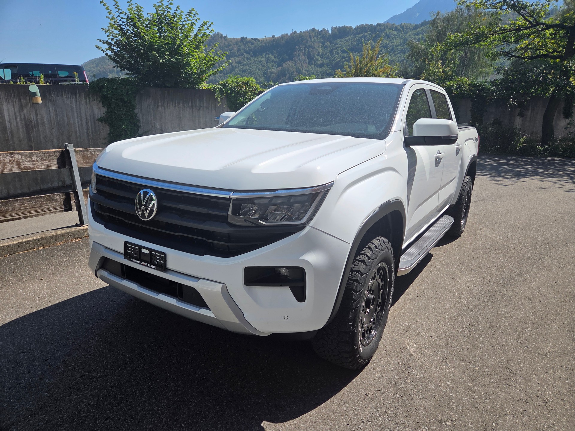 VW AMAROK-image-0