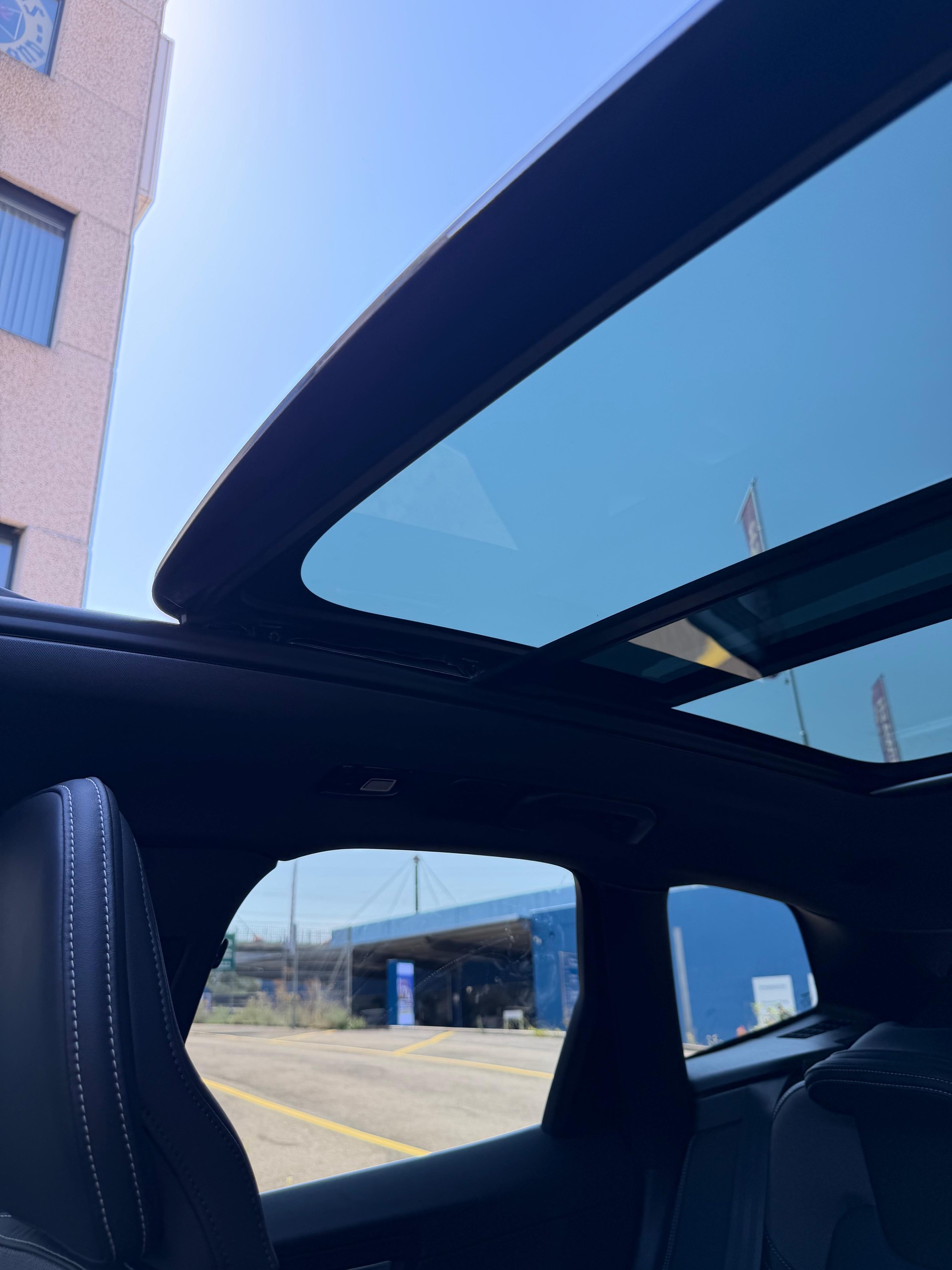 VOLVO 2.0 B5 MH Ultimate Dark AWD-image-8