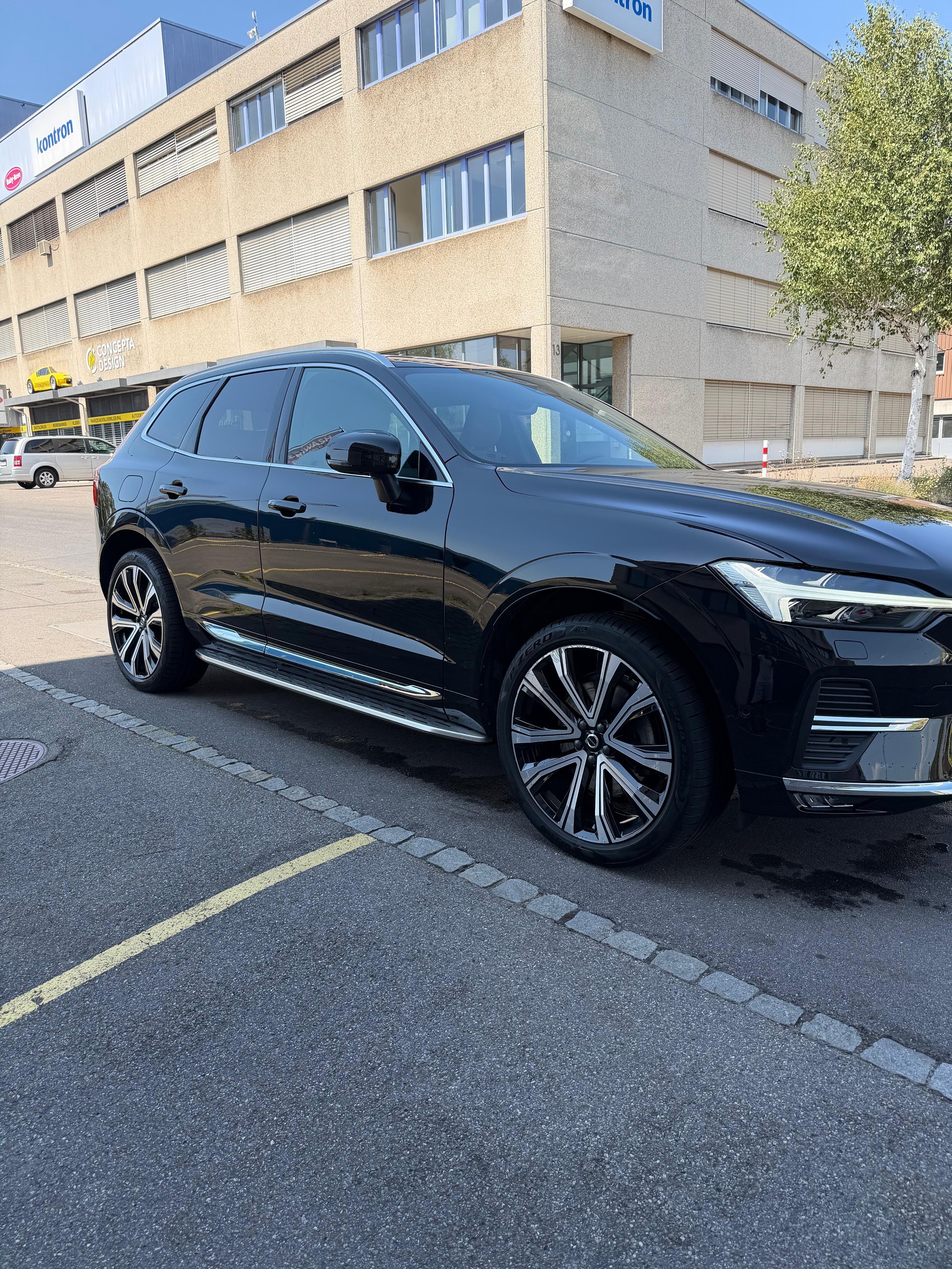 VOLVO 2.0 B5 MH Ultimate Dark AWD-image-3