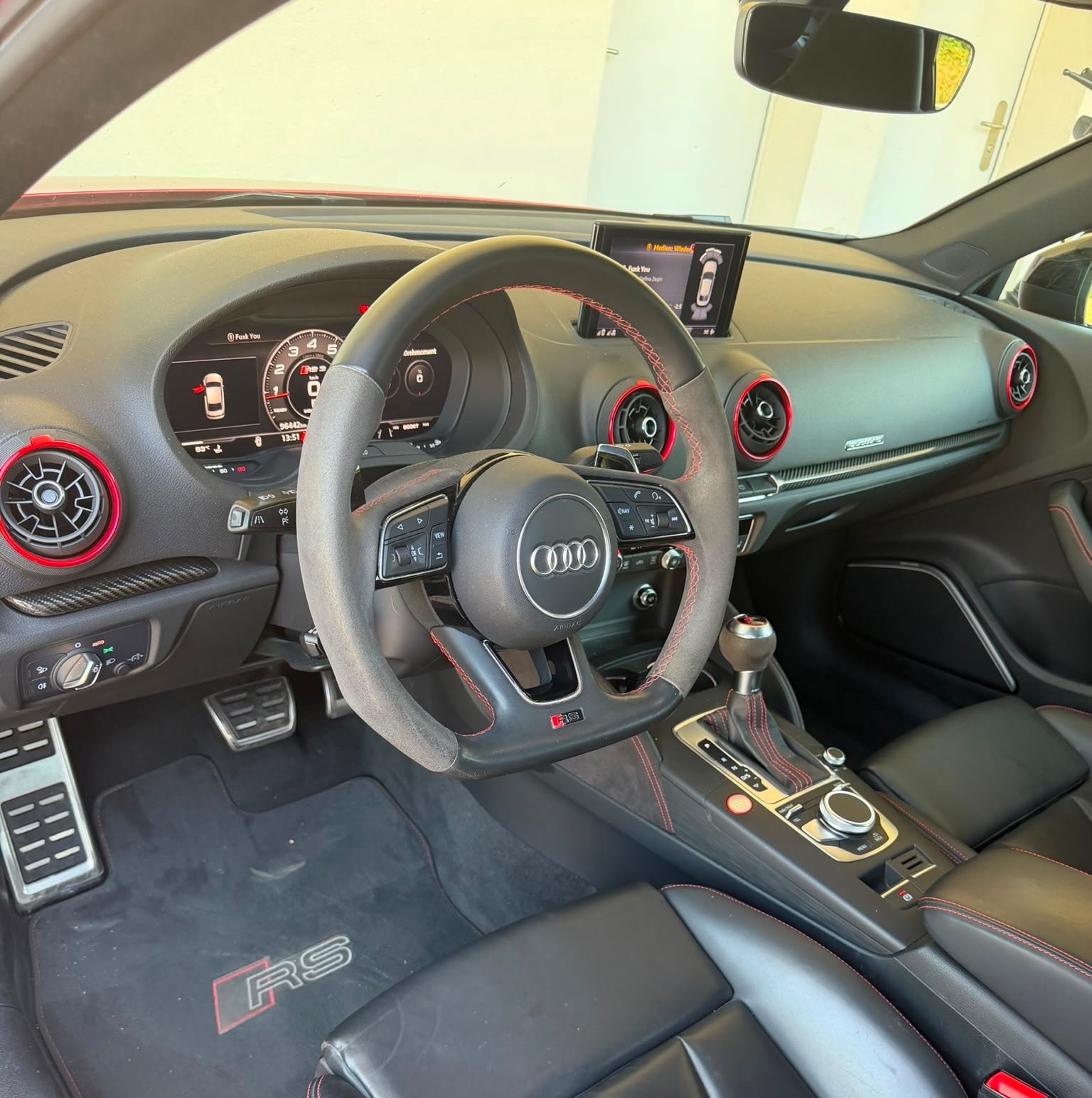 AUDI RS3 Limousine 2.5 TSI quattro S-tronic-image-6