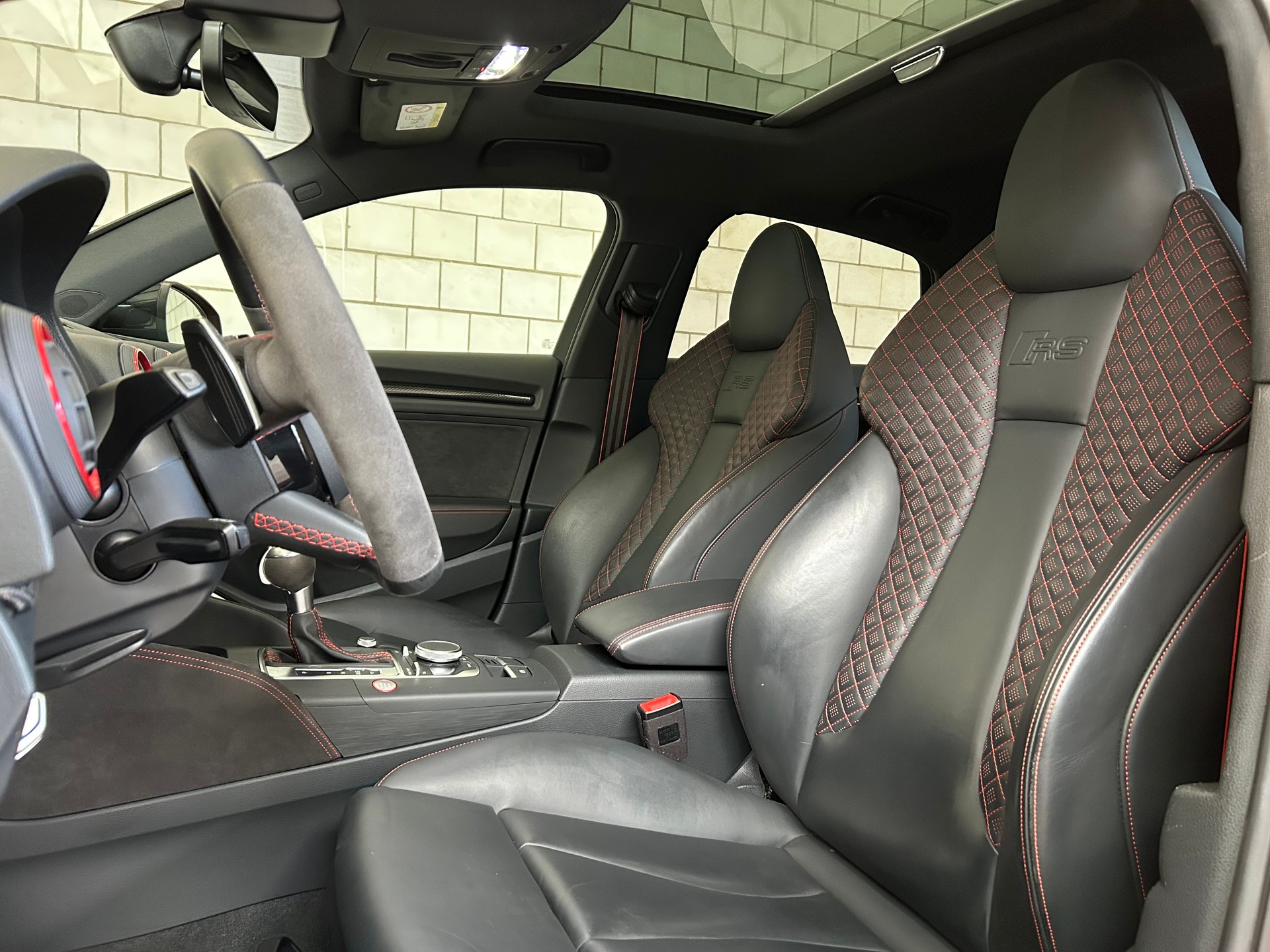 AUDI RS3 Limousine 2.5 TSI quattro S-tronic-image-8