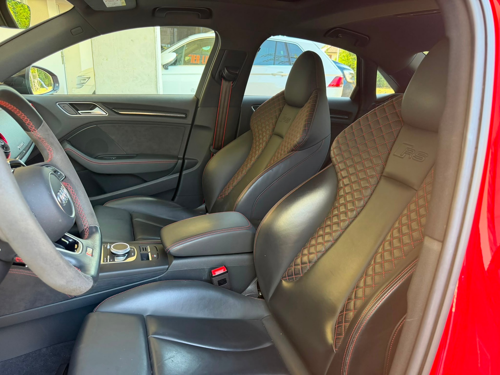 AUDI RS3 Limousine 2.5 TSI quattro S-tronic-image-8