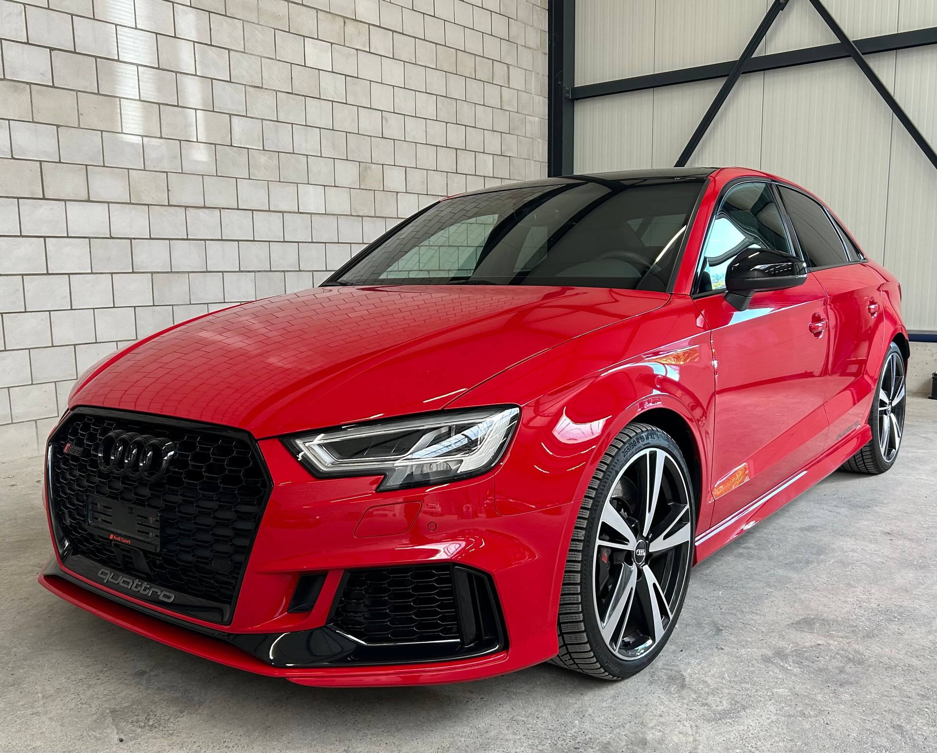 AUDI RS3 Limousine 2.5 TSI quattro S-tronic-image-1