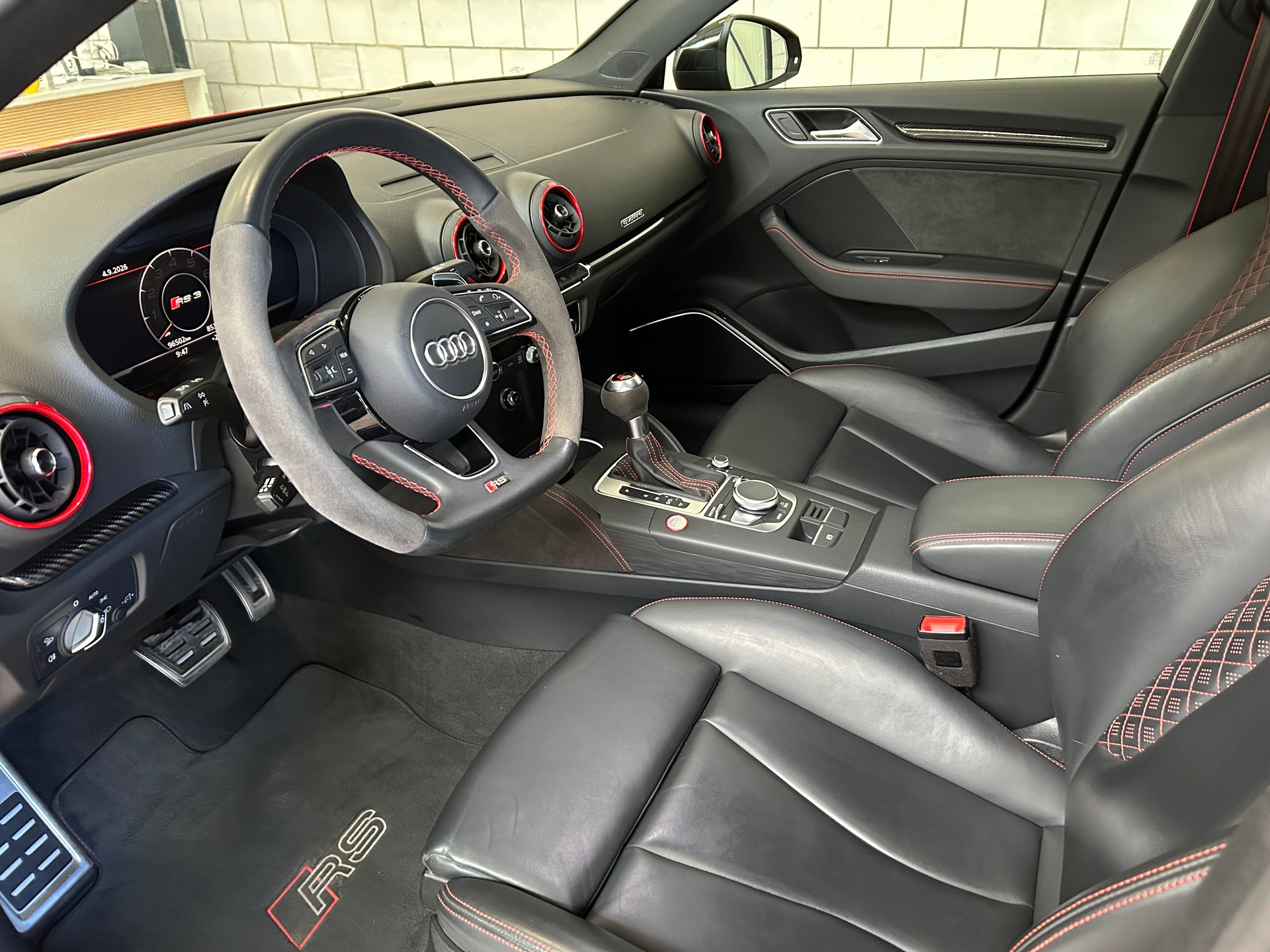 AUDI RS3 Limousine 2.5 TSI quattro S-tronic-image-6