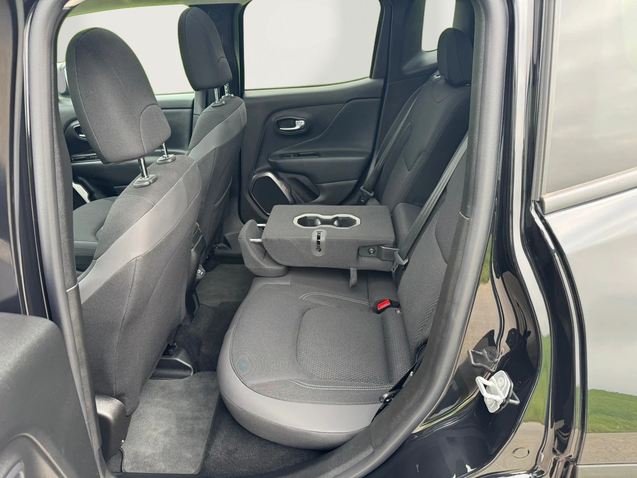 JEEP Renegade 1.3 Turbo Limited AWD-image-9