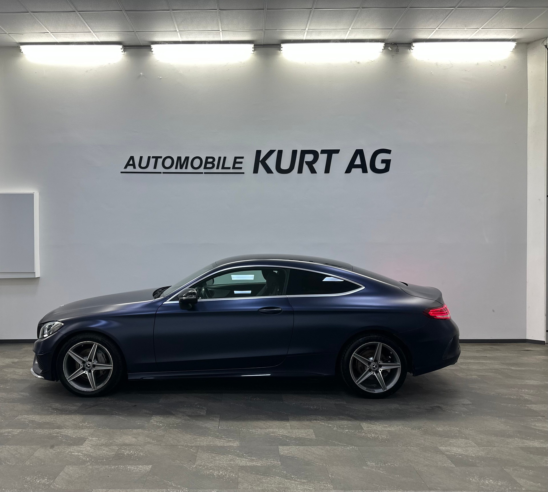 MERCEDES-BENZ C 200 AMG Line Coupé-image-2